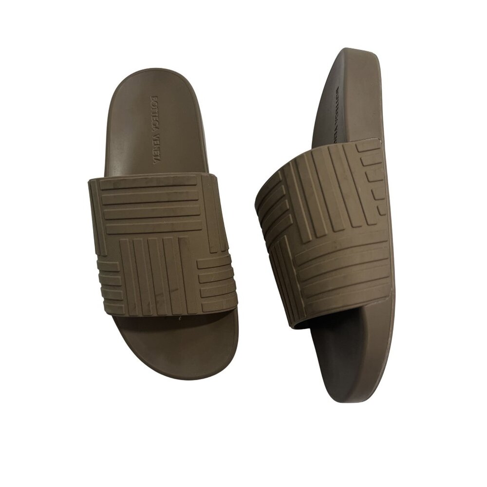 Bottega Veneta Rubber Slides in Jute